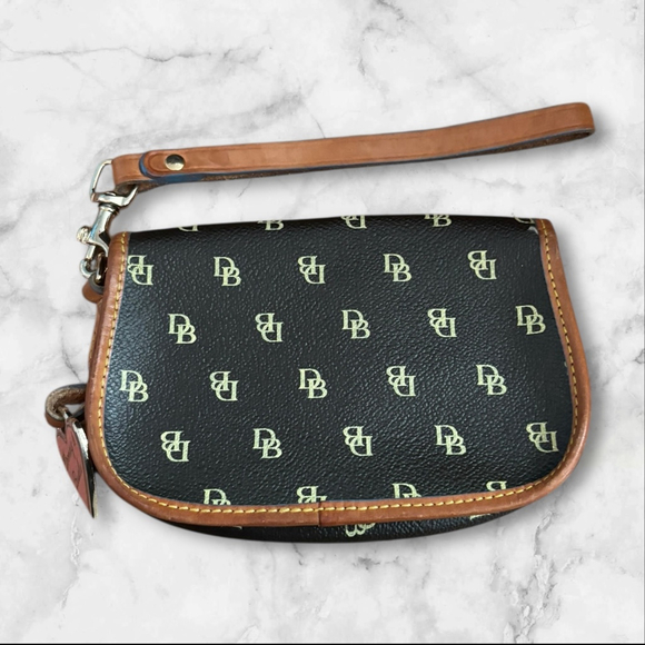 Preloved Dooney & Bourke Black Brown Monogram Wristlet needs work - Picture 6 of 6